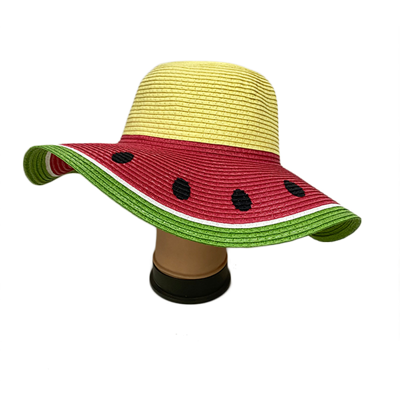 wide brim straw hat